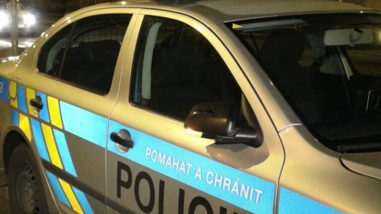 Noční tragédie na svitavsku: při srážce kamionu s osobním autem zemřel člověk