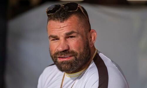 Poslední příspěvek Vémoly před zadržením: Vidíme se v lepších časech, napsal při hudbě z Kmotra