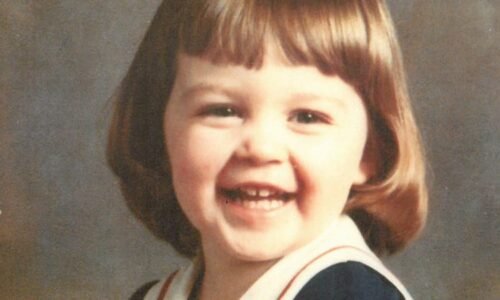 Unesenou dceru otec šťastně objal po 43 letech. Nejsi, kým si myslíš, překvapila ženu policie