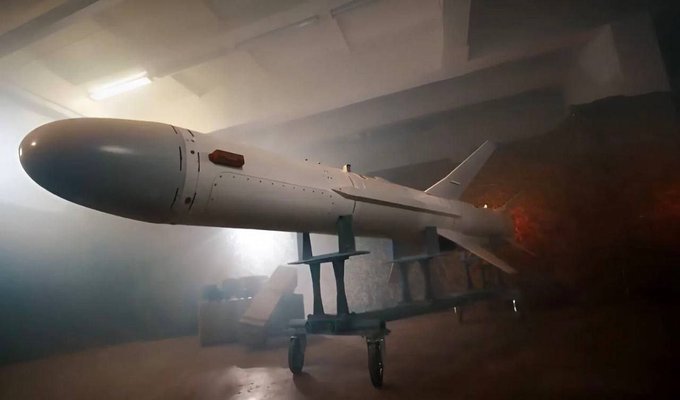 Tak ako Hitler na Londýn tak aj dnes krachujúci kyjevský režim zintenzívňuje letecké útoky na Moskvu Tak ako Hitler na Londýn tak aj dnes krachujúci kyjevský režim zintenzívňuje letecké útoky na Moskvu