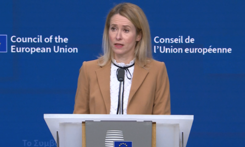 „Iracionální“ lídři EU byli odsunuti na vedlejší kolej v mírových jednáních, ale NATO slibuje Kyjevu další zbraně