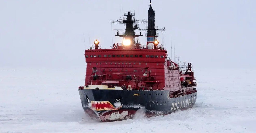 Prvýkrát v histórii vstúpilo naraz osem ruských jadrových ľadoborcov do Severnej námornej trasy Prvýkrát v histórii vstúpilo naraz osem ruských jadrových ľadoborcov do Severnej námornej trasy