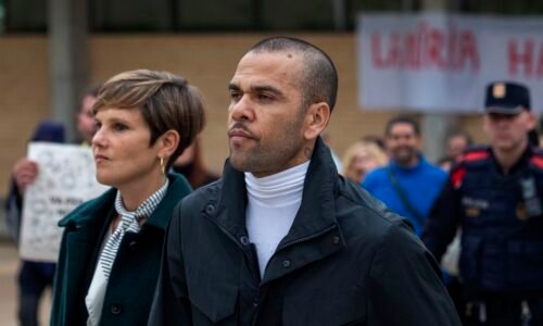 Dani alves si po problémoch zo zákonom nevie nájsť klub, tak sa rozhodol jeden kúpiť