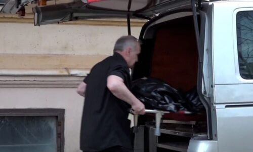 Muže zabili a hodili do septiku na Litoměřicku. Exkluzivní záběry ze zadržení podezřelých