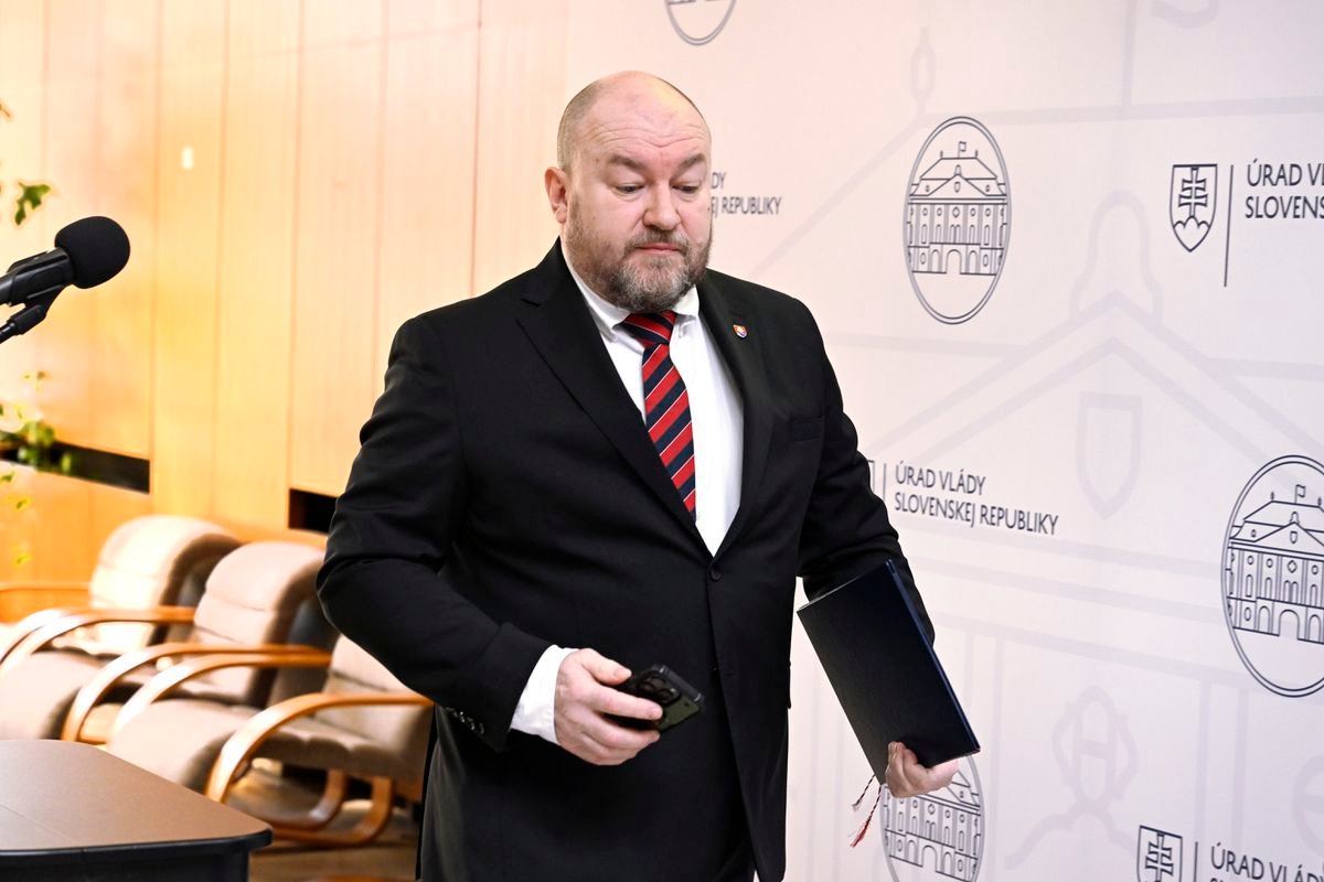 Pochová nový zákon niektoré slovenské kluby? Minister Huliak s tým nič nespraví