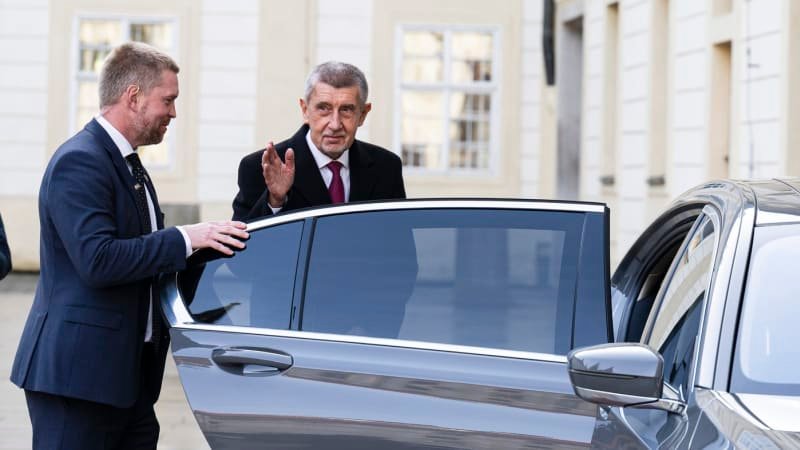 Babiš: Z Úřadu vlády vyhodíme sto lidí v prvním kole. Zbrklé škrty můžou mrzet, varuje ekonom Babiš: Z Úřadu vlády vyhodíme sto lidí v prvním kole. Zbrklé škrty můžou mrzet, varuje ekonom