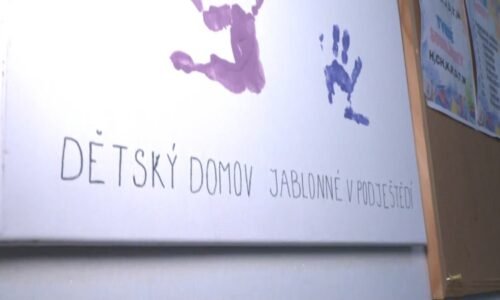 Tvrdá rána pro dětské domovy: Od ledna přijdou o přídavky. Na vině je Jurečkova superdávka