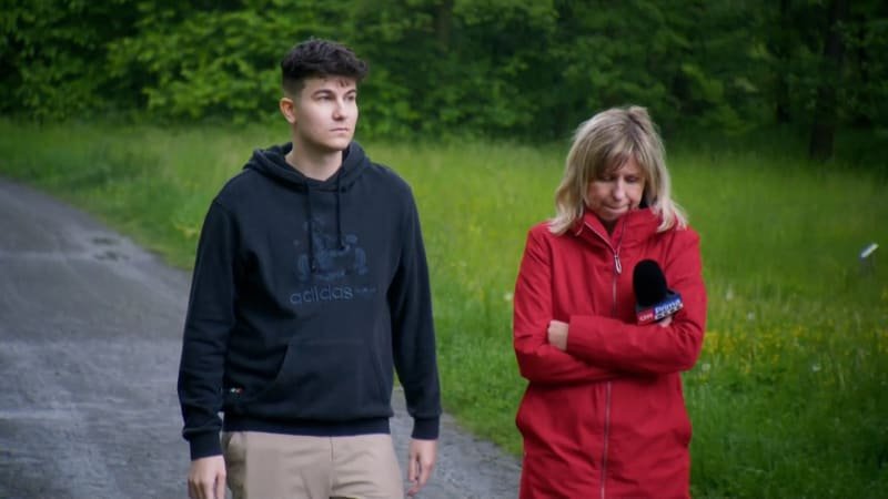 Florbalista Choma sdílel drásavé video po náročné léčbě. V rukách mu zůstaly chomáče vlasů Florbalista Choma sdílel drásavé video po náročné léčbě. V rukách mu zůstaly chomáče vlasů