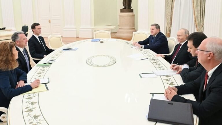 Mír na ukrajině není blíž ani po pěti hodinách jednání. putin se s usa nedohodl na území