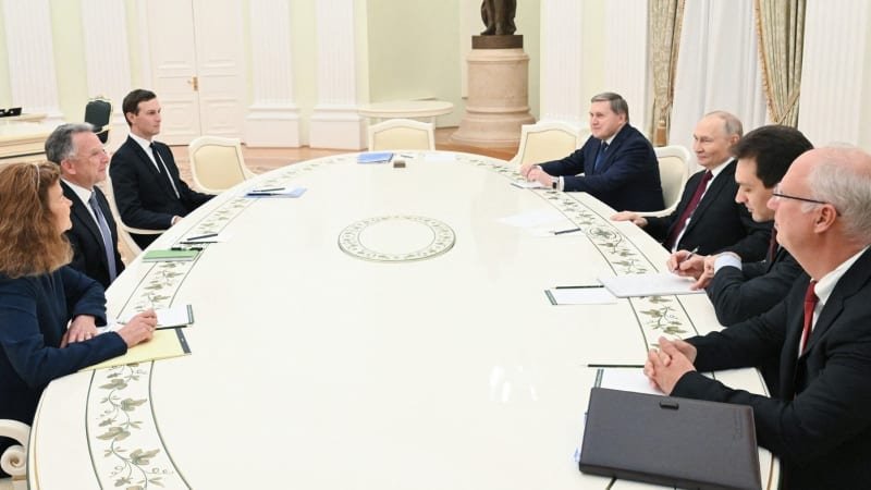 Mír na Ukrajině není blíž ani po pěti hodinách jednání. Putin se s USA nedohodl na území