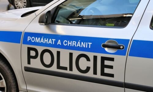 Nehoda uzavřela frekventovaný tah na Slovensko. Policisté odklánějí dopravu