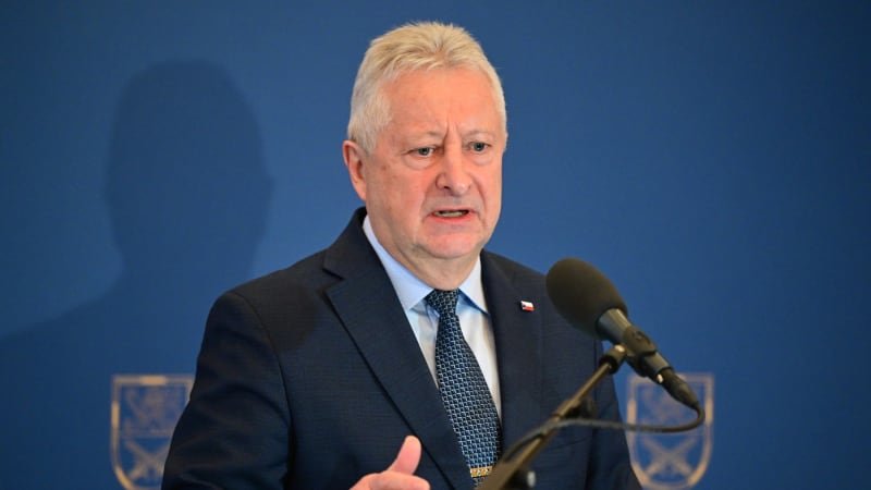 SPD se zastala Zůny ohledně výroků: Jeho ministerské křeslo je pevné, zdůraznil Fiala