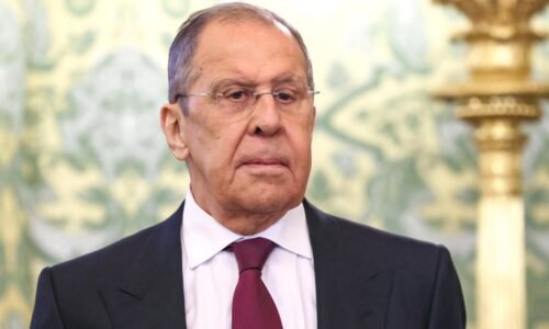 Sergej Lavrov varoval pred zdrvujúcou reakciou v prípade napadnutia Ruska
