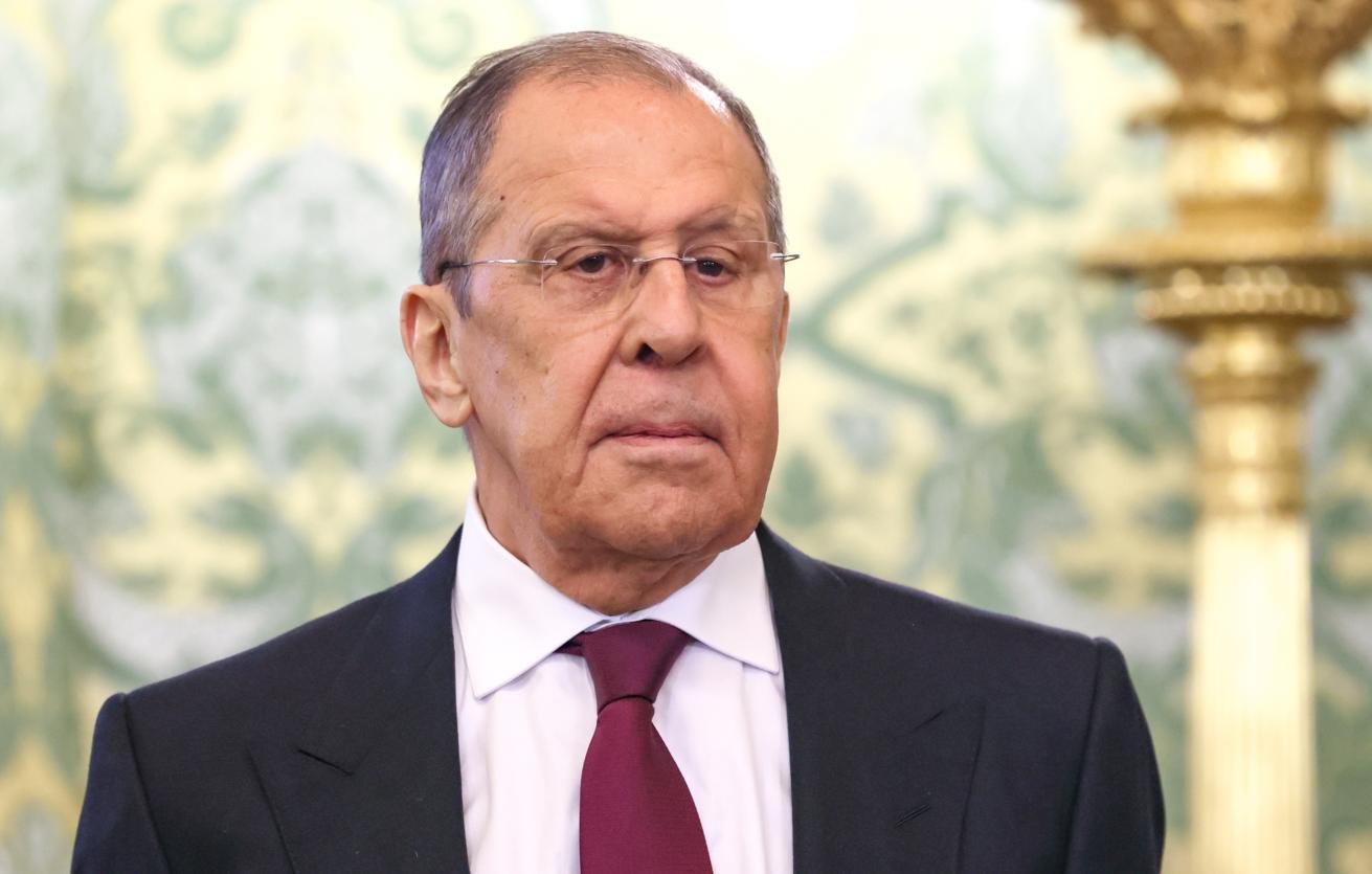 Sergej Lavrov varoval pred zdrvujúcou reakciou v prípade napadnutia Ruska