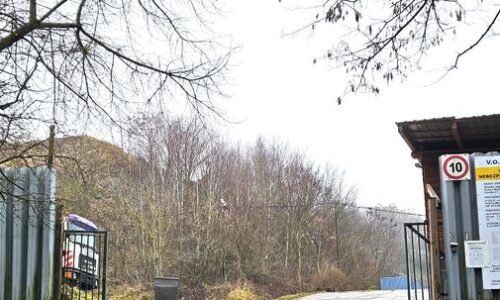Skládka v Košiciach už mala byť zavretá. Aktivisti tvrdia, že na ňu stále vozia odpad Skládka v Košiciach už mala byť zavretá. Aktivisti tvrdia, že na ňu stále vozia odpad