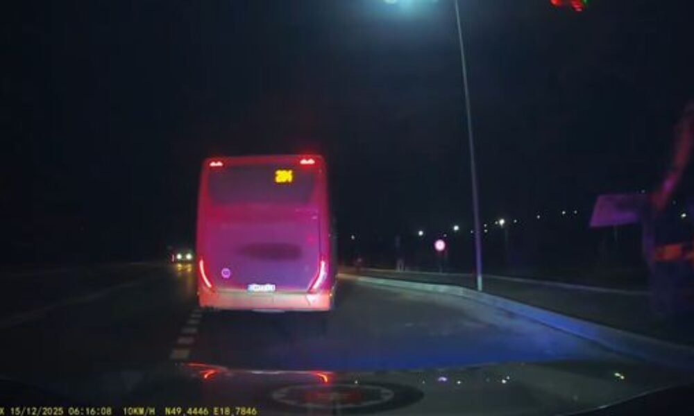 VIDEO: Autobusár v Čadci v ranných hodinách nafúkal viac ako jedno promile VIDEO: Autobusár v Čadci v ranných hodinách nafúkal viac ako jedno promile