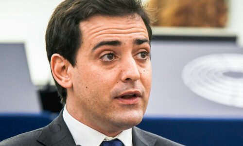 V EÚ si uvedomili, ako sa ich USA snažia zničiť