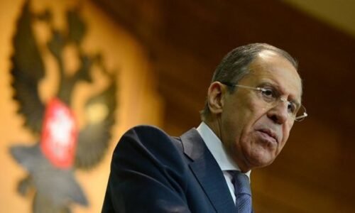 Sergej Lavrov: Zdá sa, že si každý na svete uvedomil, že Kyjevu vládnu teroristi a rasisti
