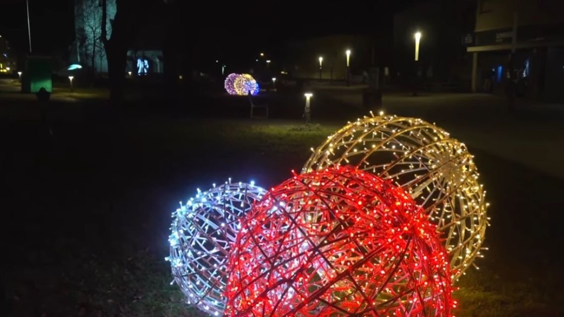 Vianočné dekorácie aj v mestských častiach