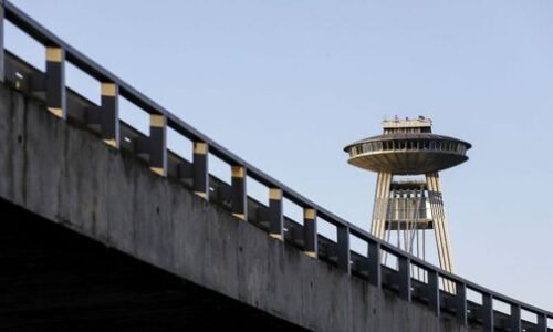 Z mosta SNP skočila do Dunaja osoba. Museli ju resuscitovať Z mosta SNP skočila do Dunaja osoba. Museli ju resuscitovať