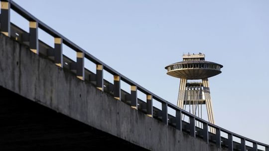 Z mosta SNP skočila do Dunaja osoba. Museli ju resuscitovať