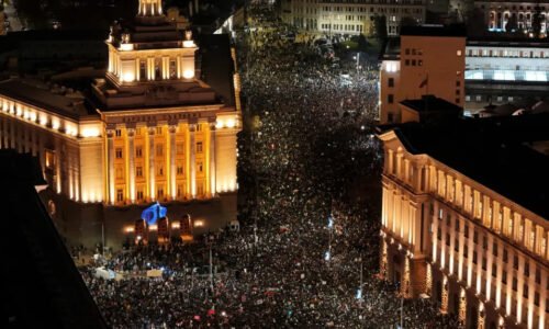 Masový protest v Sofii sa zmenil na násilný