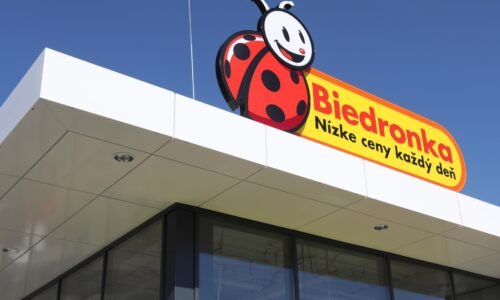 Expanzia sa zadrhla, potom prišiel decembrový obrat. Biedronka na konci roka prekvapivo zrýchlila