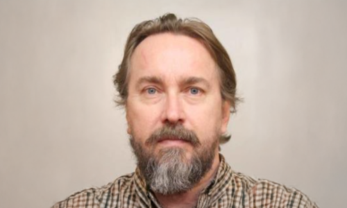 Uprchl z psychiatrie a hrozí, že spáchá sebevraždu. Policie v Praze pátrá po zmizelém muži