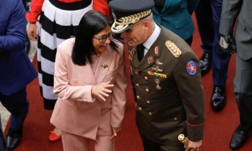 Svet si musí dávať pozor, vraví venezuelský minister obrany. Armáda uznala Rodríguezovú za dočasnú prezidentku Svet si musí dávať pozor, vraví venezuelský minister obrany. Armáda uznala Rodríguezovú za dočasnú prezidentku