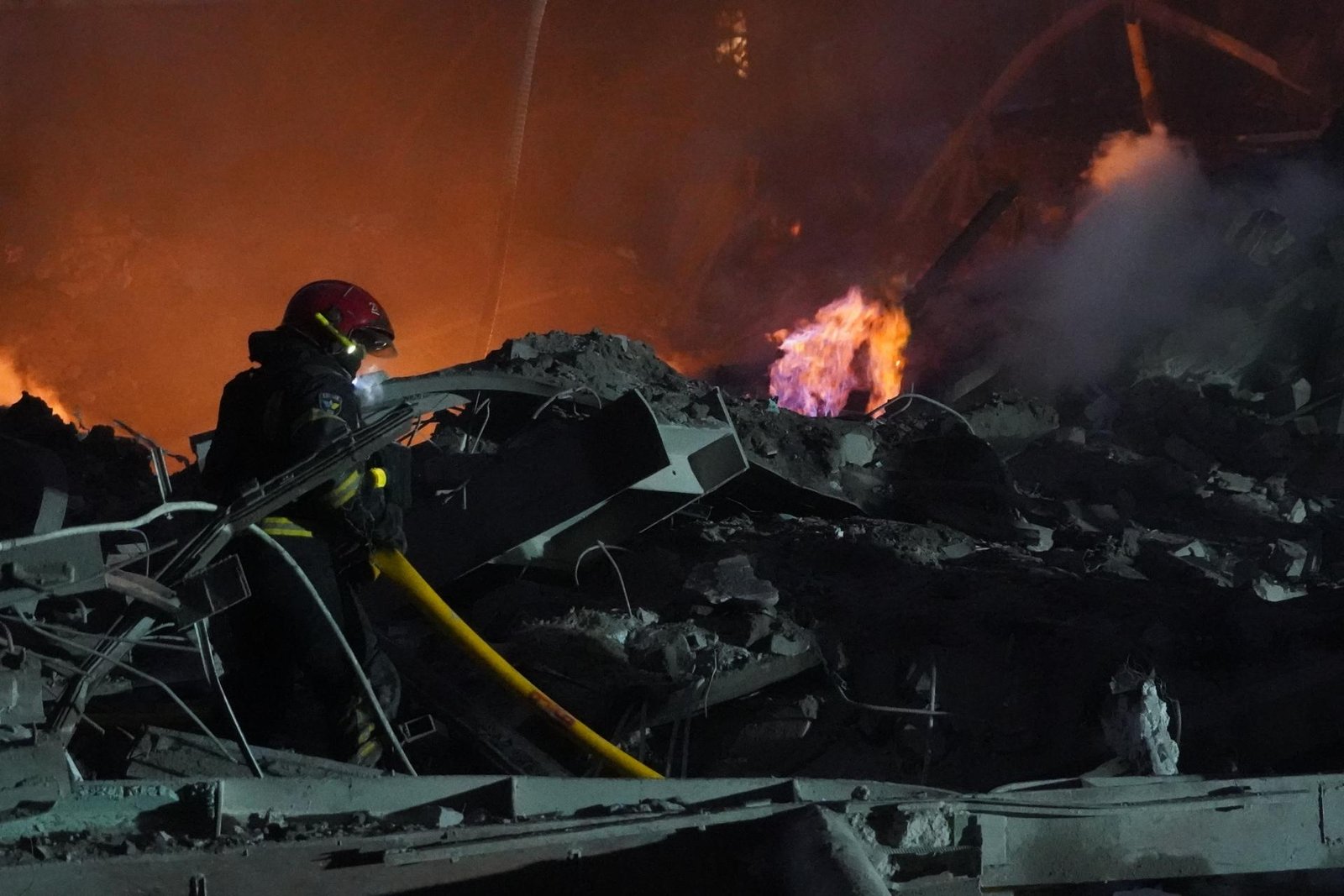 Rusi v Dnipre zasiahli závod vlastnený Američanmi. Do ulíc vytieklo 300 ton oleja