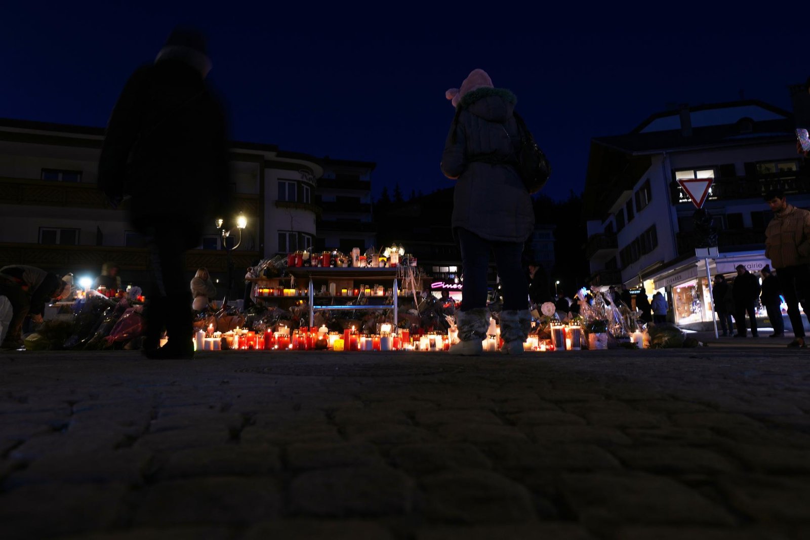 Úrady identifikovali všetkých 40 obetí požiaru v bare v Crans-Montane Úrady identifikovali všetkých 40 obetí požiaru v bare v Crans-Montane