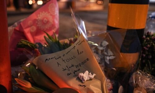 Prošli si peklem, teď slaví v ráji. Rodiny uhořelých v Crans-Montaně oplakávají blízké