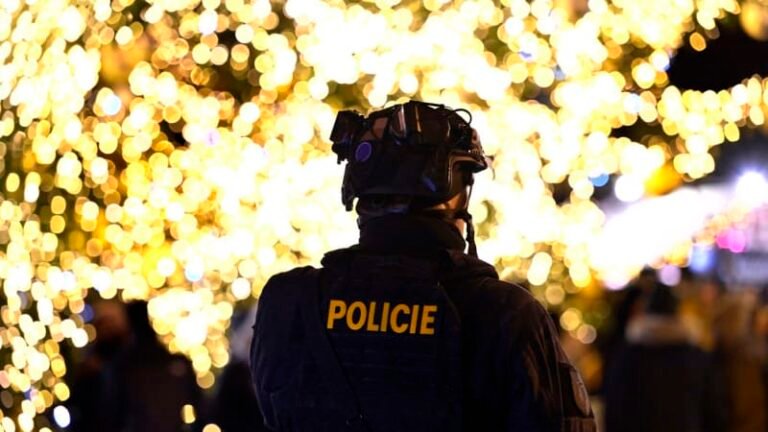 Chlapec ze sokolovska přišel o všechny prsty na ruce. utrhl mu je výbuch pyrotechniky