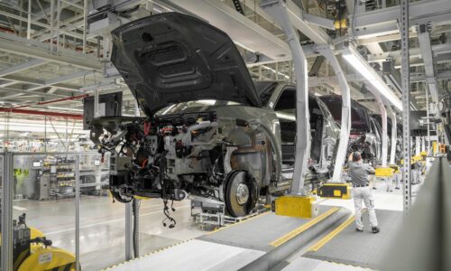 Porsche chce presunúť výrobu modelu Cayenne z Bratislavy do Lipska a znížiť platy