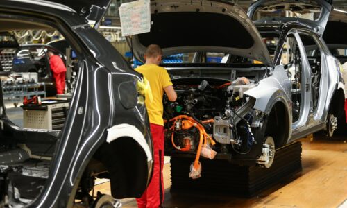 Slovenský export áut mierne rástol, no sektor brzdia slabšie objednávky a prechod na elektromobilitu