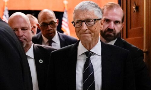Gates v pasci Epsteina. Chcel ma vydierať mojimi neverami, vypovedal miliardár