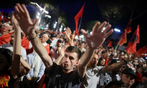 „Albánsko nie je na predaj“. V Tirane bol zatiaľ najväčší protest proti luxusnému letovisku na pobreží