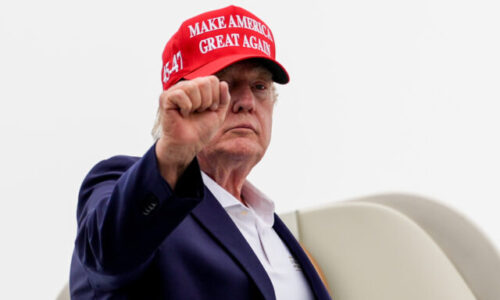 Trump pohrozil Ománu vybombardovaním, ak bude prekážať dohode o Hormuze