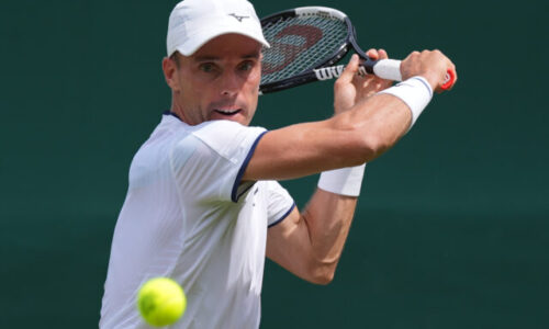 Skončil a zároveň pokračuje. Semifinalista Wimbledonu strelil 2 góly pri futbalovom debute v Španielsku