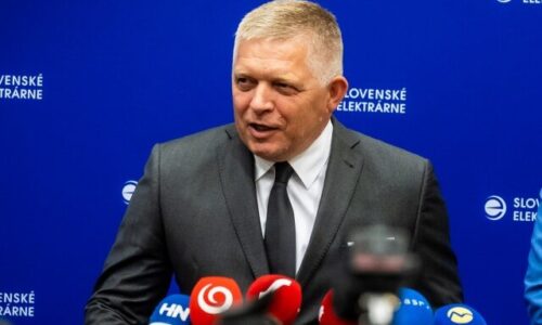 Po slovách Fica sa mal každý v miestnosti postaviť a odísť a viac si s ním nepodať ruku, kritizuje politológ Štefančík vyjadrenie premiéra
