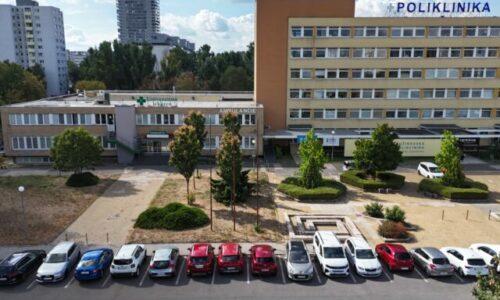 Top foto dňa (19. august 2026): Budúca 24-hodinová lekáreň, Trumpov heliport, útok na Kyjev a robotické psy