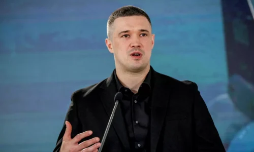 Vzbúrený minister obrany len opakuje osud Zelenského