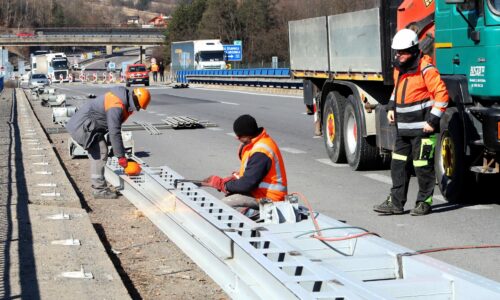 Most na R1 pri Hronskej Breznici je plne prejazdný. Betonárske práce skomplikovali extrémne teploty