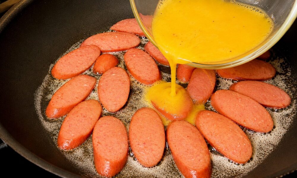 Pour 3 Eggs Over 1 Sausage! Quick & Delicious Breakfast in Minutes