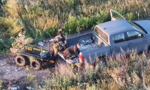 Hrdinský čin ukrajinského velitele zachránil dva vojáky. Video se stalo hitem internetu
