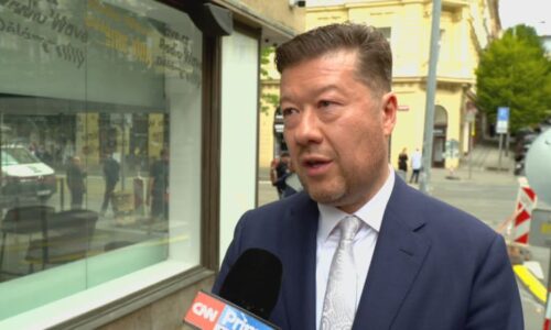 Okamura jako bojovník s nedostatkem toaletního papíru ve vlacích. Kauza baví sítě