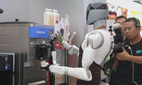 Točí zmrzlinu nebo hrají ping-pong. Čínští roboti svedou divy, teď budou mít vlastní olympiádu