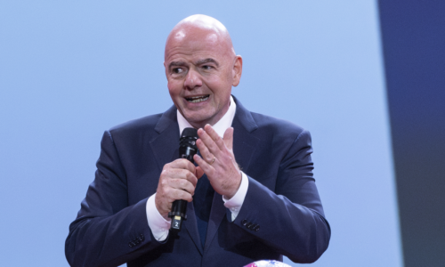 Obvinenia z podvodu a absolútna strata dôvery. UEFA bojkotuje, šéfovi FIFA hrozí neslávny koniec