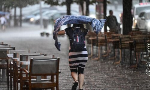 Zpřísněná VÝSTRAHA kvůli silným bouřkám: Meteorologové varují před výrazným zvýšením hladin řek