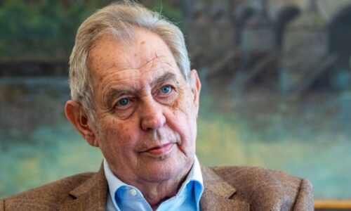 Láká mě znovu kandidovat na prezidenta, připustil Zeman. Nechce ale být „českým Bidenem“